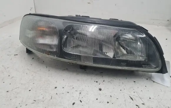 Volvo V70 Headlight/headlamp 89006877