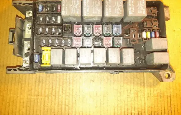 KIA Sorento Fuse module 911603E070 10051012081 BE0700510140142