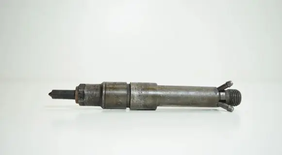 Audi A6 S6 C4 4A Fuel injector 028130201G