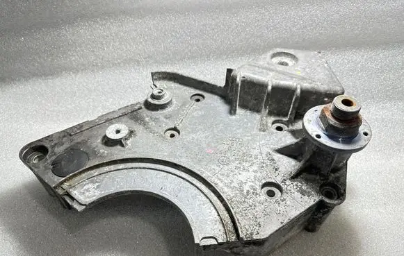 Engine mounting bracket