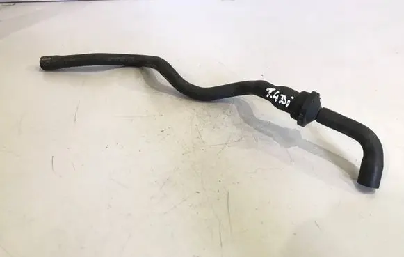 Volkswagen PASSAT B6 Engine coolant pipe/hose 03C103558M