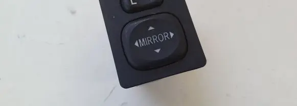 Toyota Auris E180 Wing mirror switch
