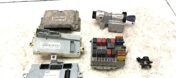 Lancia Thesis Engine ECU kit and lock set 55183765 1039S00572 0281010333