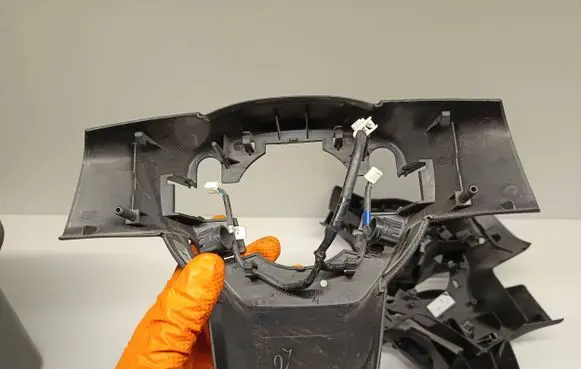 Subaru Outback Steering wheel trim GS13111580