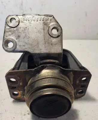 Engine mount bracket