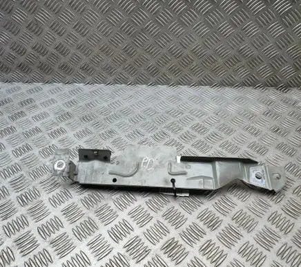 Volvo S90, V90 Fender mounting bracket 31416627