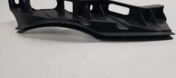 Volkswagen PASSAT B6 Front bumper mounting bracket