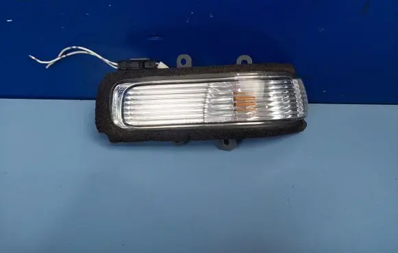 Toyota Hilux (AN10, AN20, AN30) Mirror indicator light 817300K010