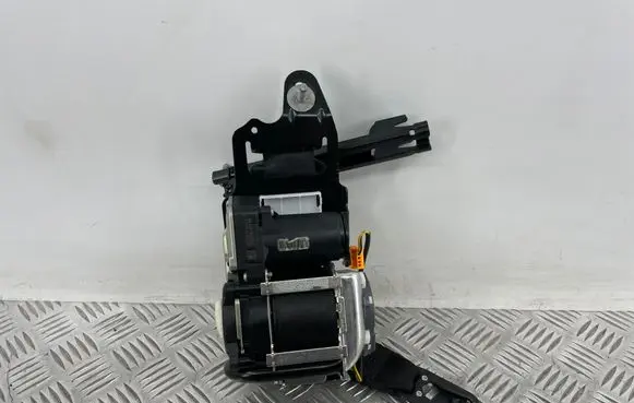 Mercedes-Benz C W205 Front seatbelt 589P1000250 640470600C 010R000