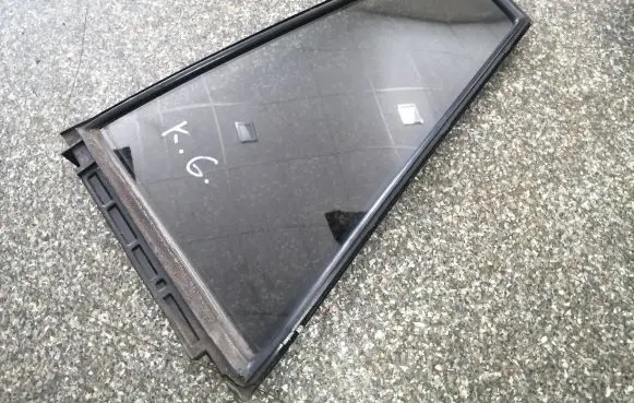Toyota Verso Rear vent window glass 681890F010