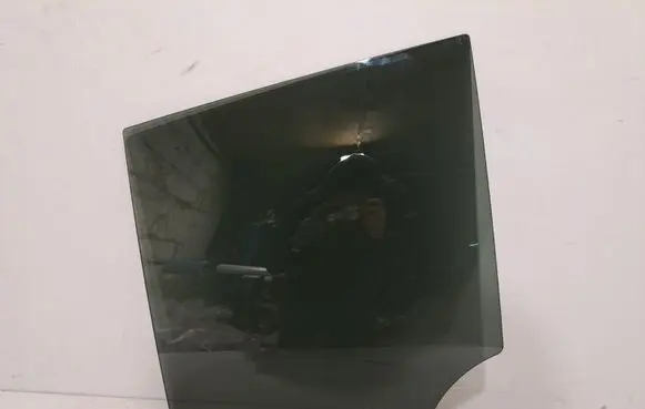Rear door window glass