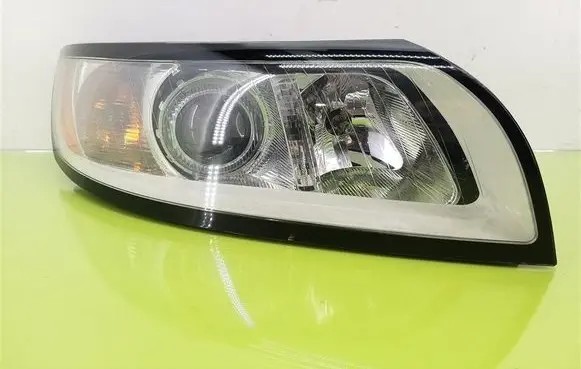 Volvo V50 Headlight/headlamp 2090499
