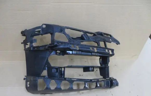 BMW 5 G30 G31 Front bumper mounting bracket