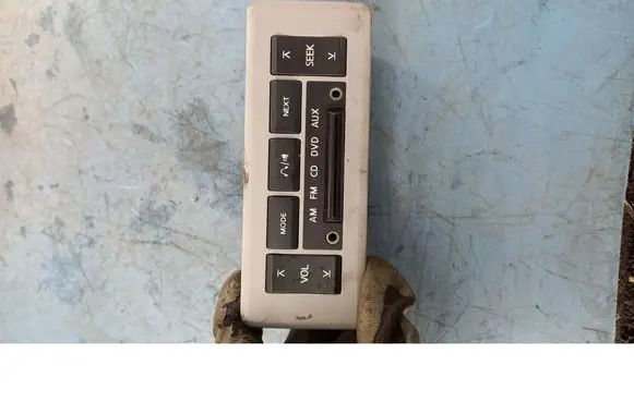 Nissan Quest Radio/CD/DVD/GPS head unit 