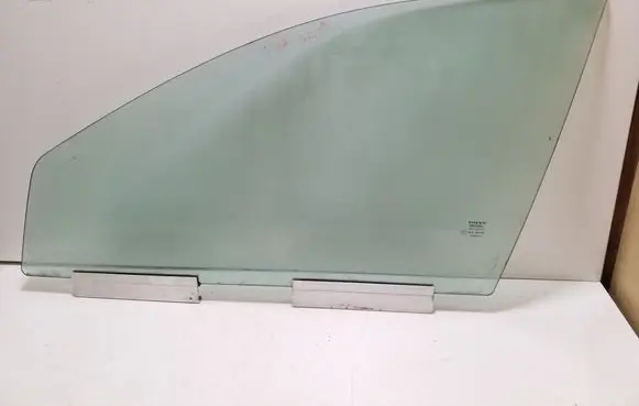 Volvo XC70 Front door window glass four-door