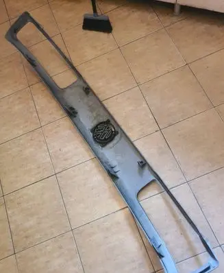 Volkswagen PASSAT B3 Front bumper upper radiator grill Pasatis