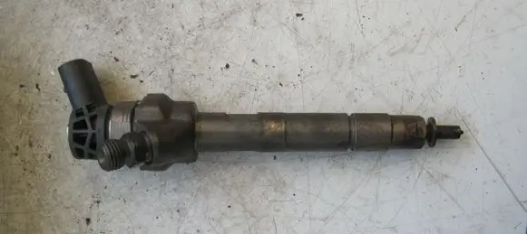 BMW 5 F10 F11 Fuel injector 7810702
