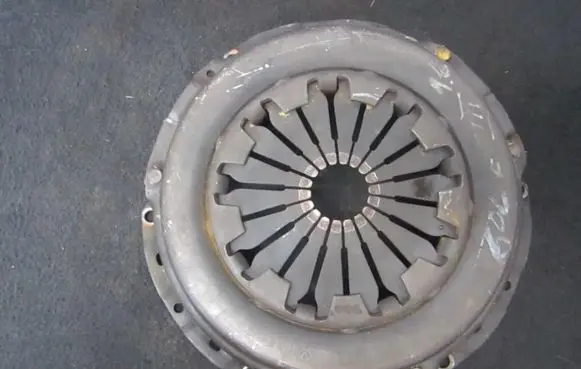 Volkswagen Golf III Pressure plate 030141025C