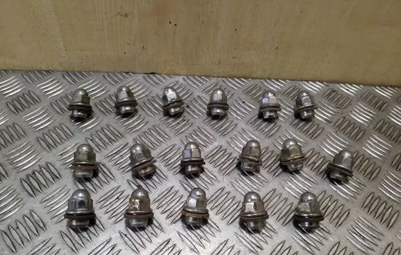 Mitsubishi Pajero Nuts/bolts 