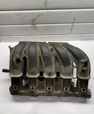 Volkswagen Jetta V Intake manifold 07K133201F