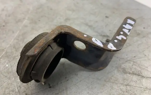 Toyota RAV 4 (XA30) Radiator mount bracket