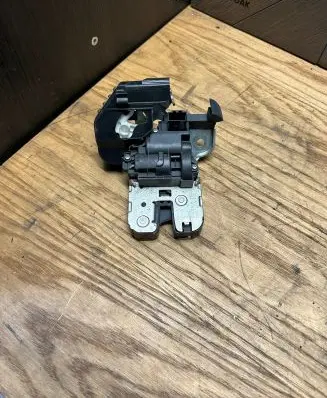Loading door lock