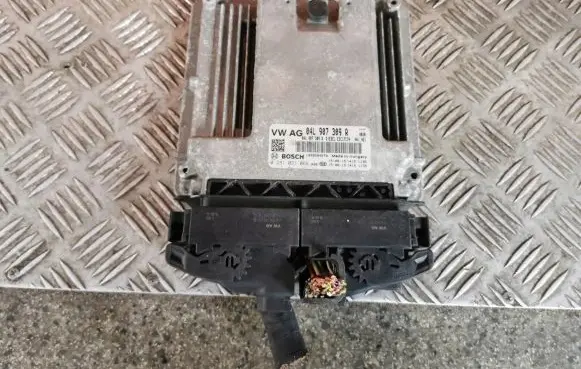 Volkswagen PASSAT B8 Engine control unit/module 04L907309R