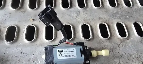 Chrysler 300 - 300C Steering column adjust motor A2205400288 061108A