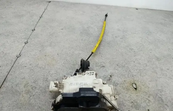 Audi A6 S6 C6 4F Rear door lock 4F0839015
