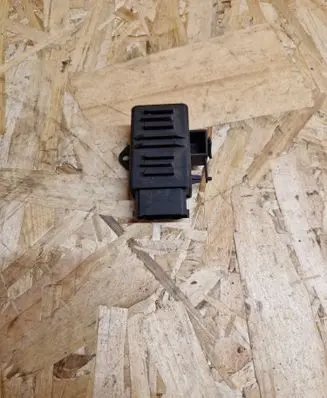 Skoda Superb B6 (3T) Seat heating relay 1K0959772