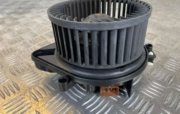 Audi A4 S4 B7 8E 8H Heater fan/blower 8E1820021E 983692C 0024020