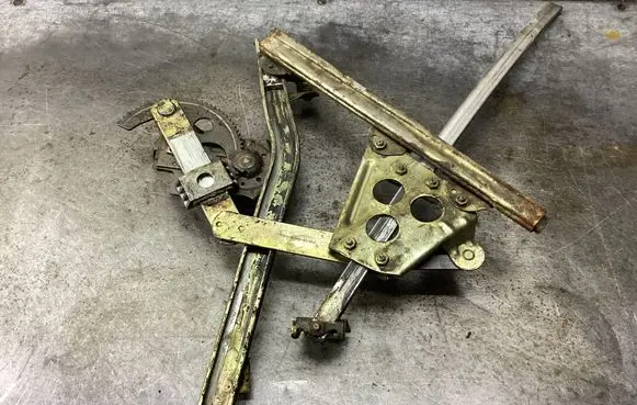 Mercedes-Benz W123 Front door manual window regulator 1236701103