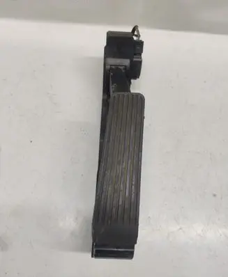 Mercedes-Benz S W220 Accelerator throttle pedal A2203000004