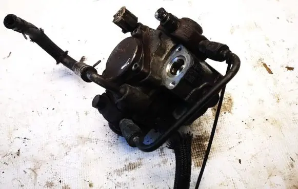 Toyota Avensis T250 Fuel injection high pressure pump 221000R020 U2940000306