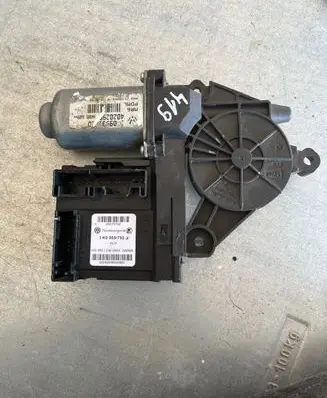 Volkswagen Golf V Front door window regulator motor 1K0959792J 30240906040001 05073730