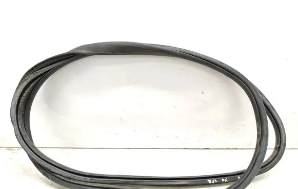 Peugeot Traveller Front door rubber seal