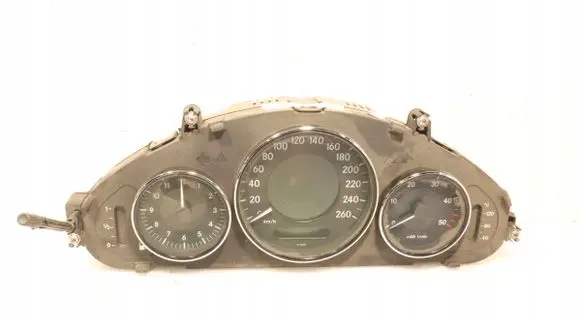 Mercedes-Benz CLS C219 Clock 