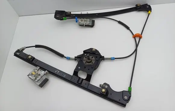 Volkswagen Golf III Front door manual window regulator 1H0837401B