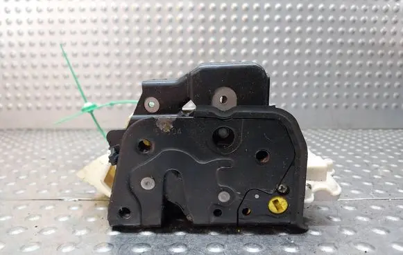 Audi A4 S4 B7 8E 8H Front door lock S27705096 8E1837015AA