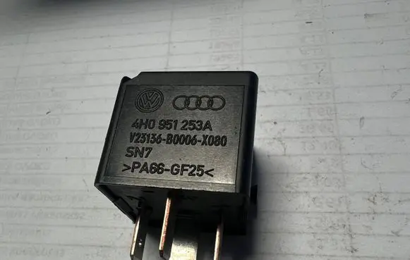 Volkswagen Up Other relay 4H0951253A 645