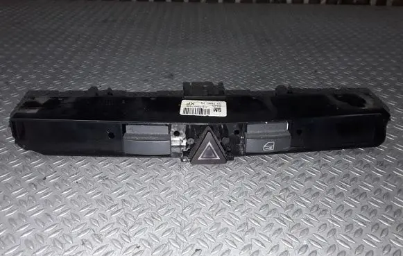 Opel Astra H Hazard light switch 13100105