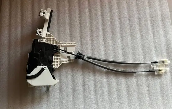 Hyundai Santa Fe Front door lock 81320S1020