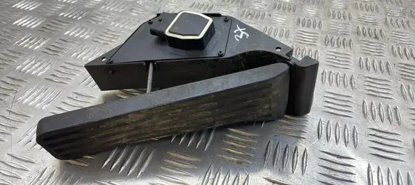 Mercedes-Benz E W212 Accelerator throttle pedal A2043000004