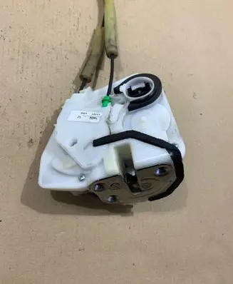 Mazda 3 II Front door lock