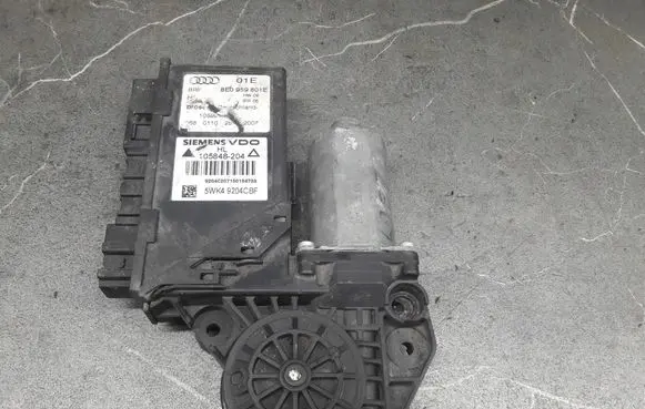 Audi A4 S4 B5 8D Rear door window regulator motor 8E0959801E