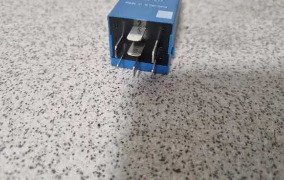 BMW 5 E39 Other relay 1383417