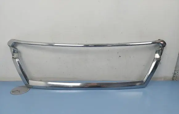 Front bumper splitter molding