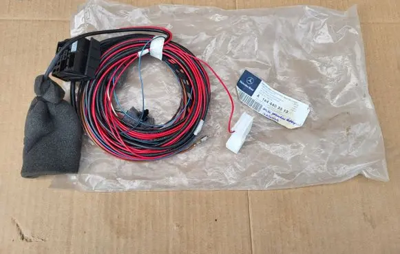 Mercedes-Benz ML W164 EUR ISO radio connector A1644403513