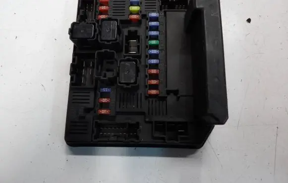 Nissan Qashqai+2 Fuse module 284B7JD00B 519228324 1018726701