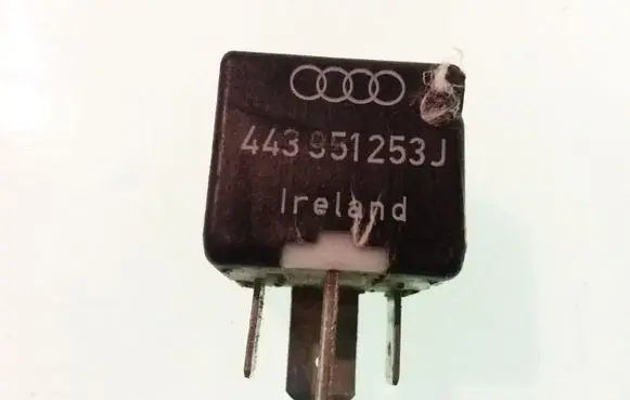 Volkswagen PASSAT B5 Other relay 443951253J